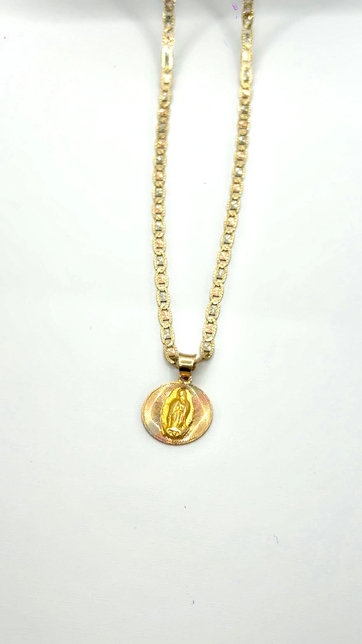 Cadena Valentino Oro Sólido 14k con dije de la Virgen de Guadalupe